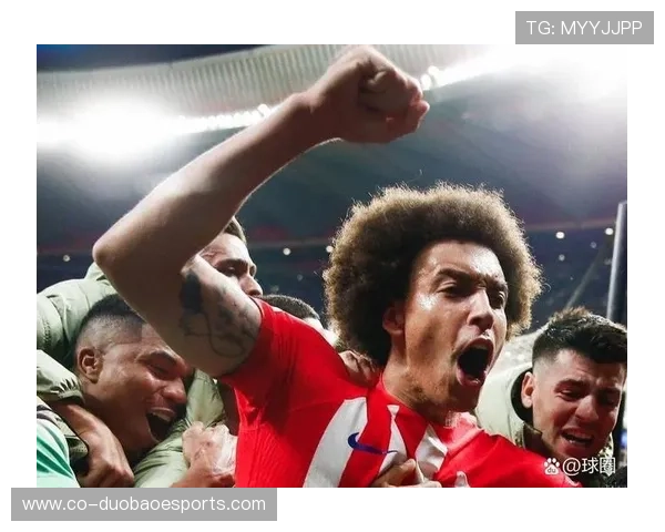 足球场上四大帅气球星风采尽显，他们的拼搏精神与魅力吸引无数球迷目光